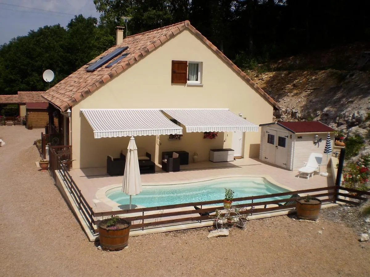 Holiday home Gite Les Roziers Montmurat
